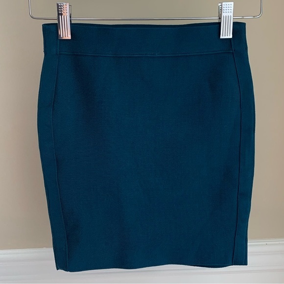 Guess by Marciano size XXS skirt - Picture 3 of 9
